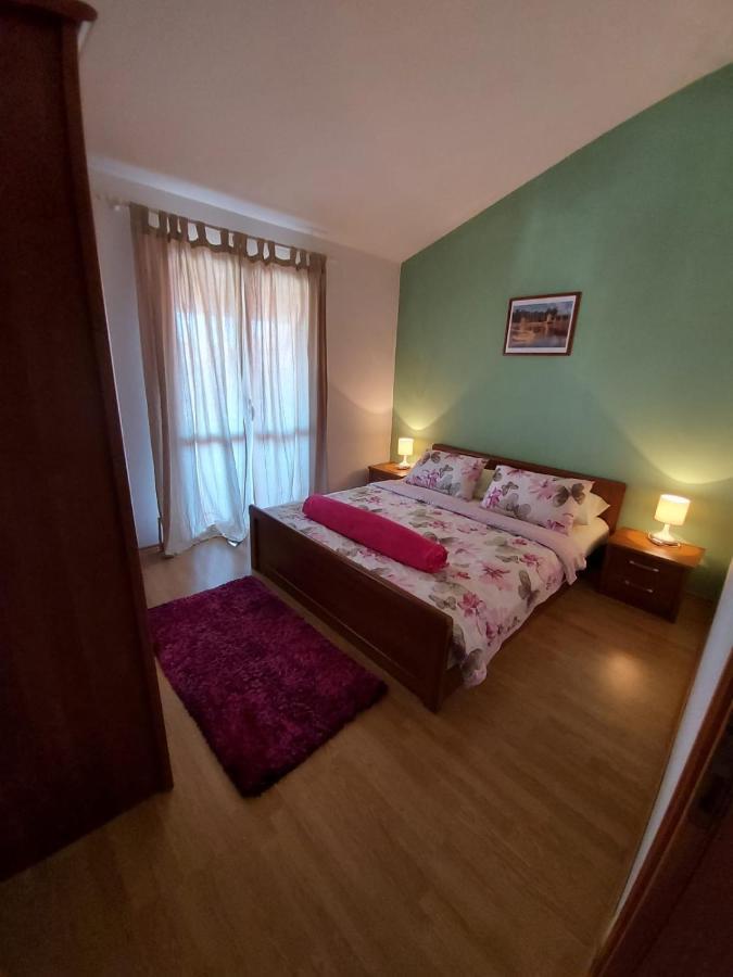 Apartments Tomic Biograd Na Moru Esterno foto