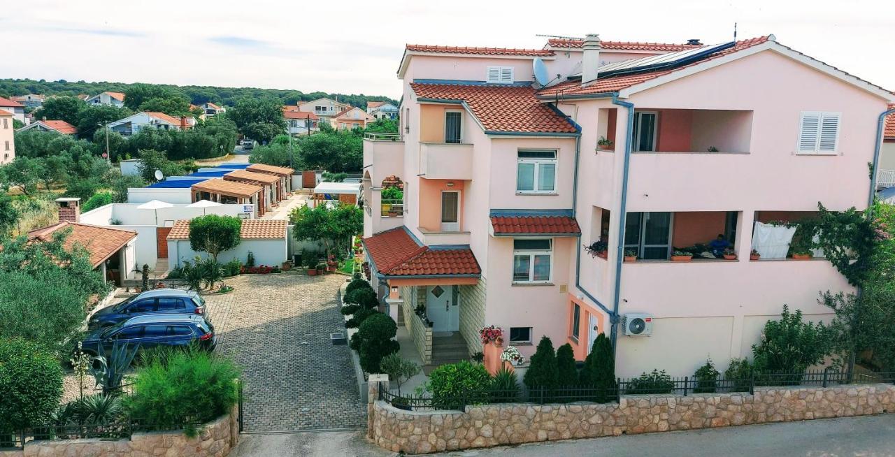 Apartments Tomic Biograd Na Moru Esterno foto