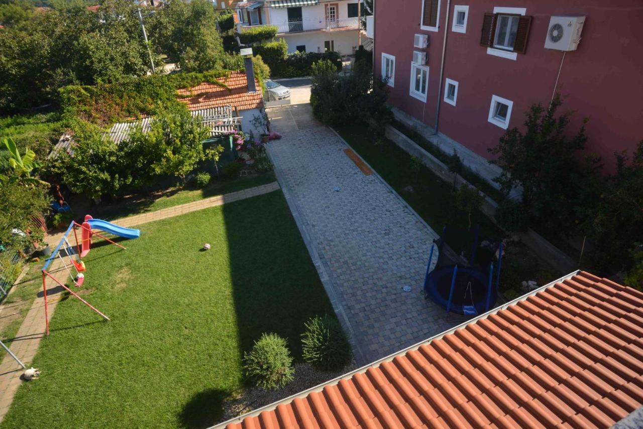 Apartments Tomic Biograd Na Moru Esterno foto