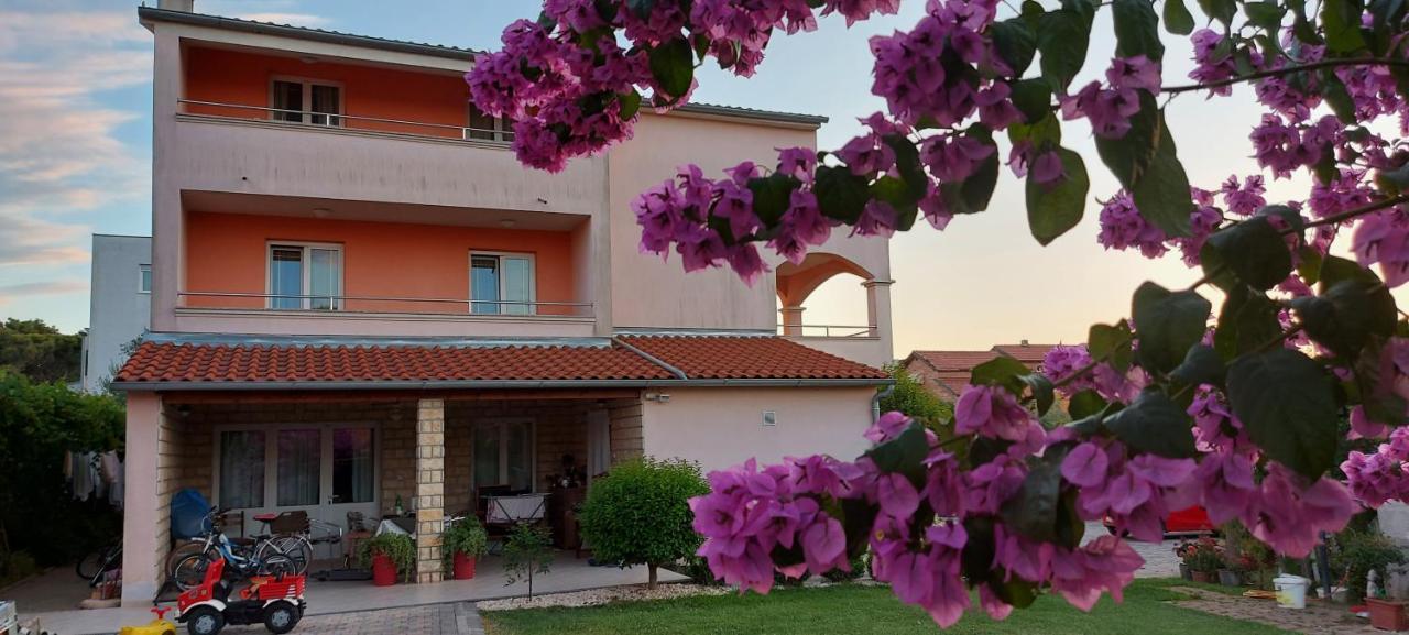 Apartments Tomic Biograd Na Moru Esterno foto