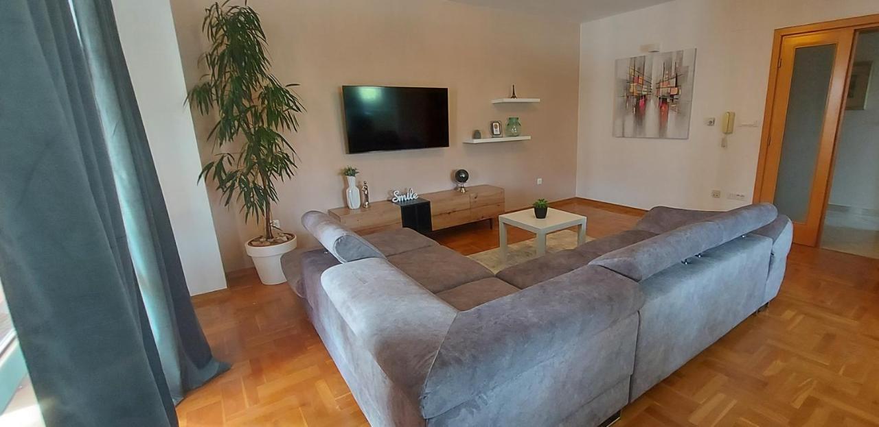Apartments Tomic Biograd Na Moru Esterno foto