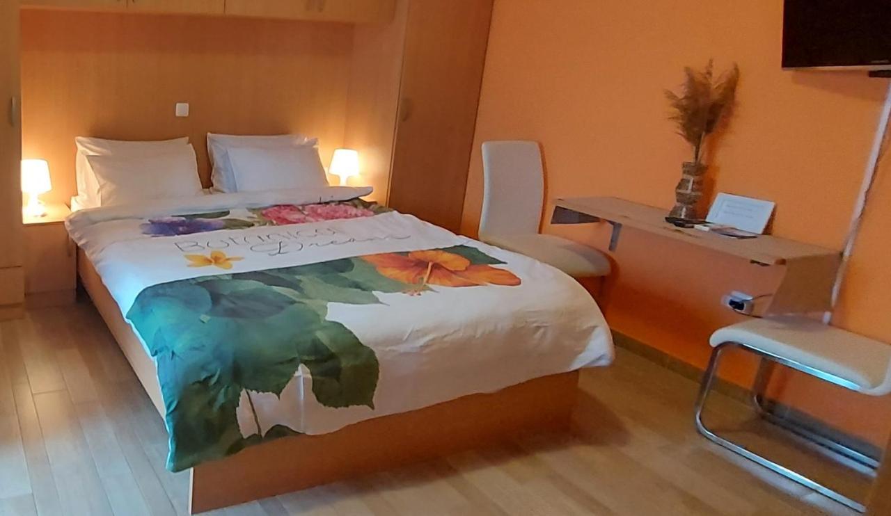 Apartments Tomic Biograd Na Moru Esterno foto