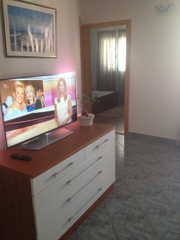 Apartments Tomic Biograd Na Moru Esterno foto